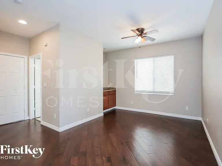 7340 Chesapeake Cove St — Photo 5