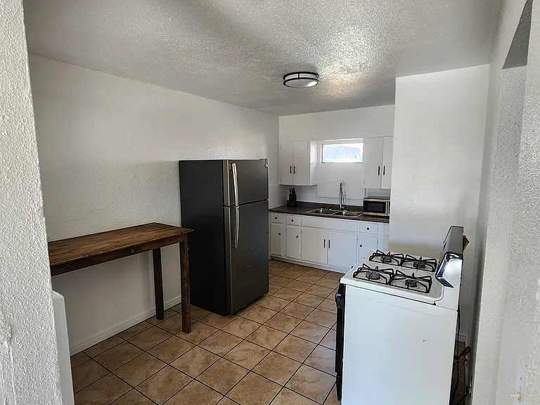 815 N Deahl St #6 — Photo 4