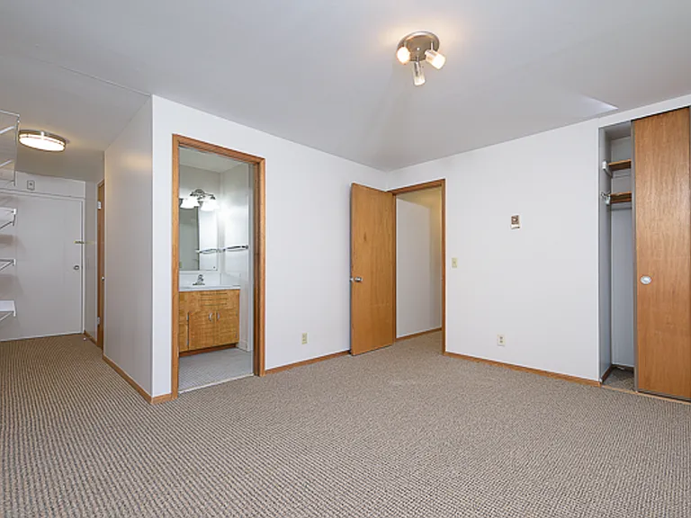 Aloha House Apartments — Photo 29