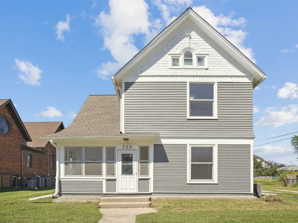 509 2nd St, Maxwell, IA 50161