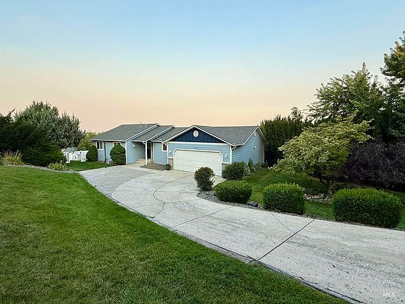 2nd image of 2995 Dove Dr