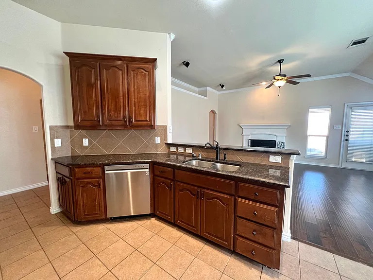 15004 Waters Dr — Photo 10
