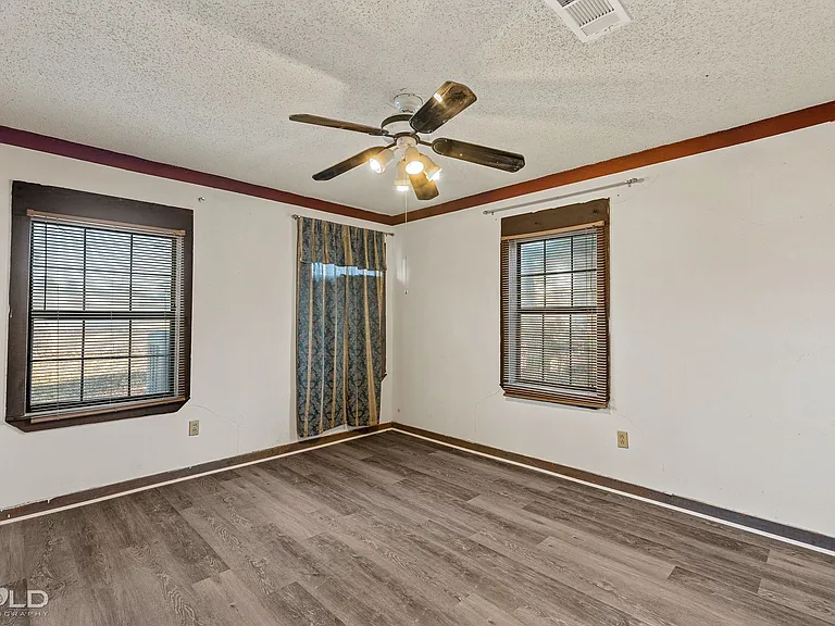 1013 Peyton Ave — Photo 6