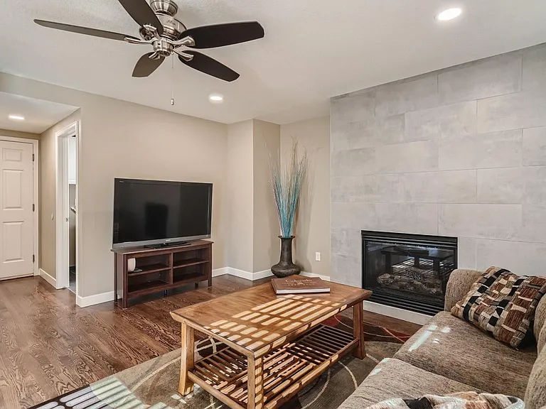 2106 Mountain Iris Dr — Photo 11