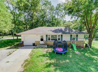 2323 NE 48th St, Kansas City, MO 64118