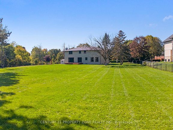 5th image of 14 Huttonville Dr