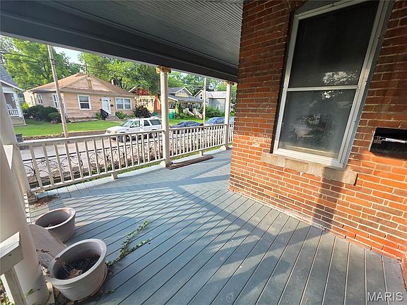 4th image of 290 La Haye St