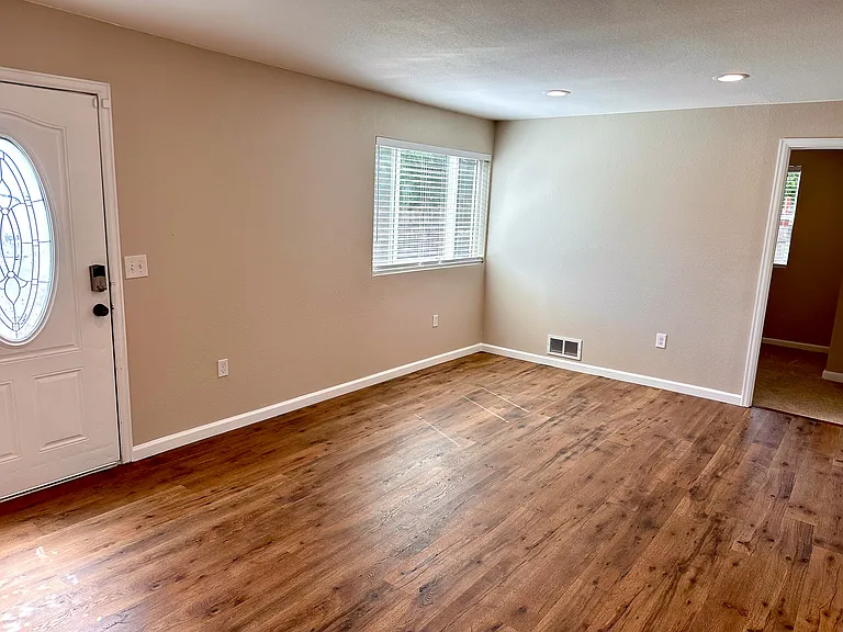 898 Oswego St — Photo 17