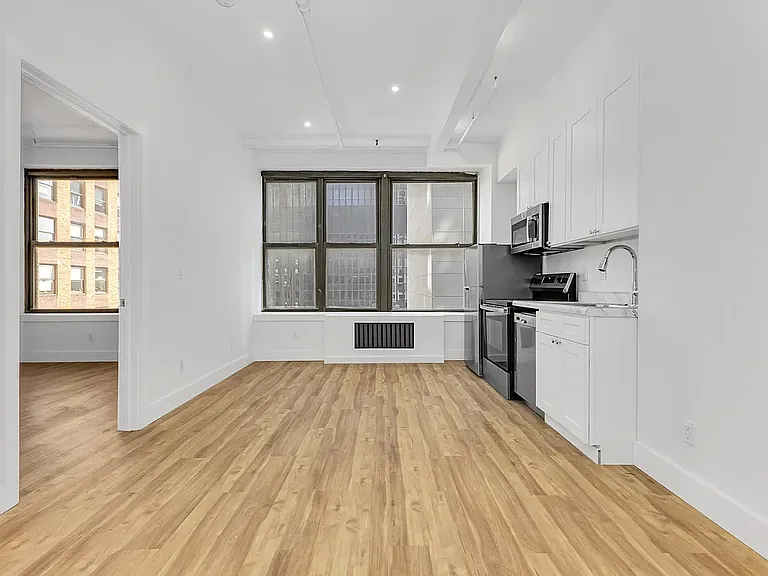 248 W 35th St #1006 — Photo 1