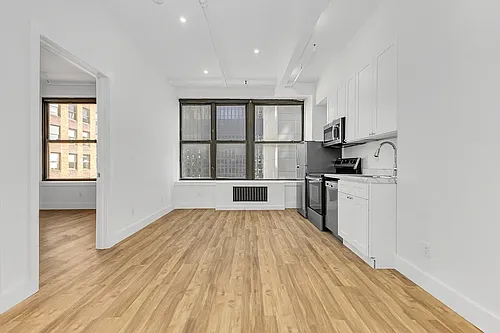 248 W 35th St Photo 1