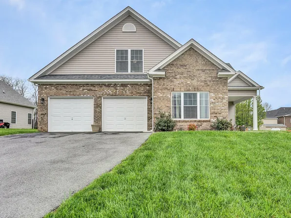2941 Matthew Dr, Vinton, VA 24179