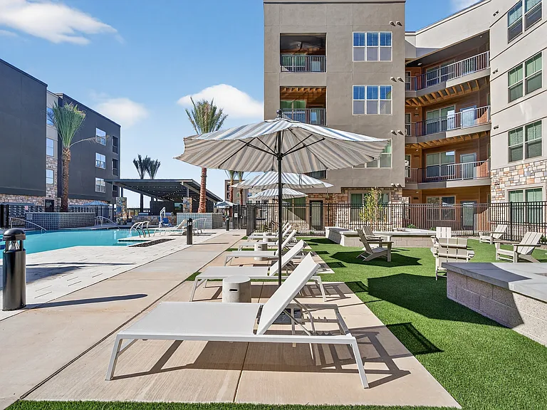 Refinery at Pointe17 — Photo 7