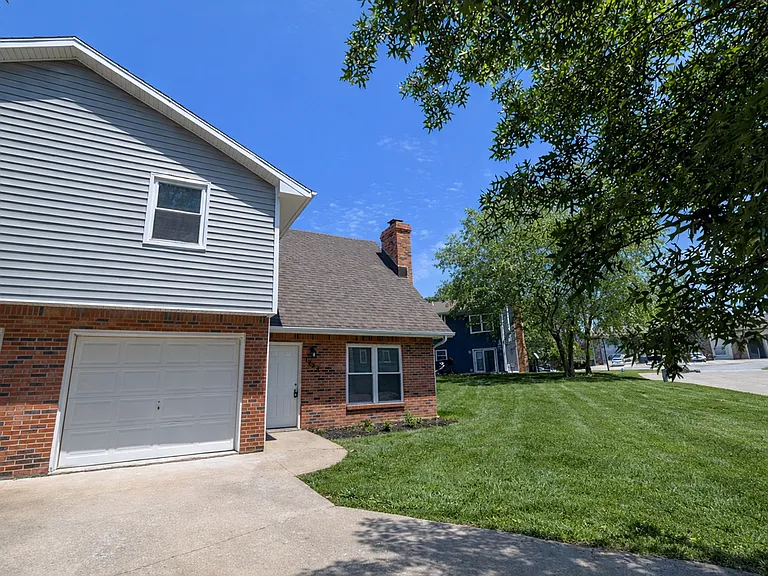 1923 Mirtle Grove Ct — Photo 31