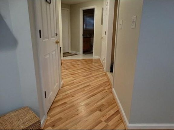 3rd image of 8 Harbor Hill Dr