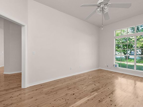5th image of 422 Mara Dr