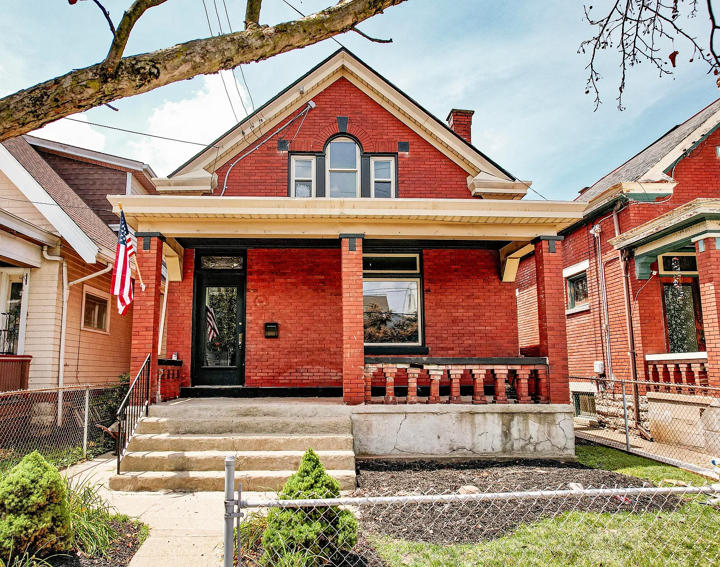 254 Taylor Ave photo 1