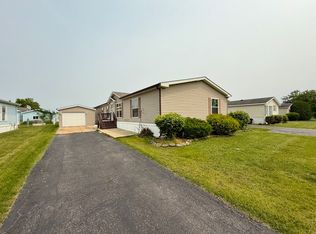9 Swallow Ln, Beecher, IL 60401