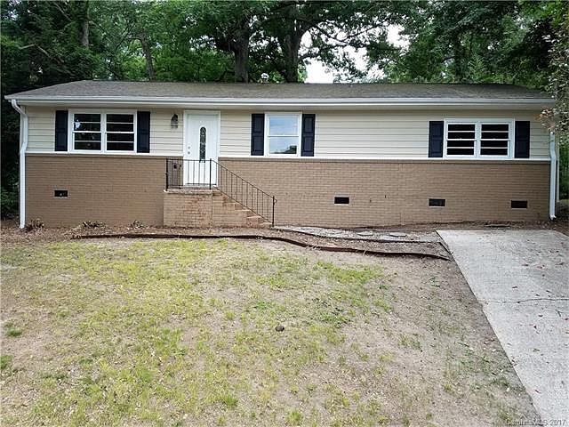 1st image of 311 Oakwood Cir