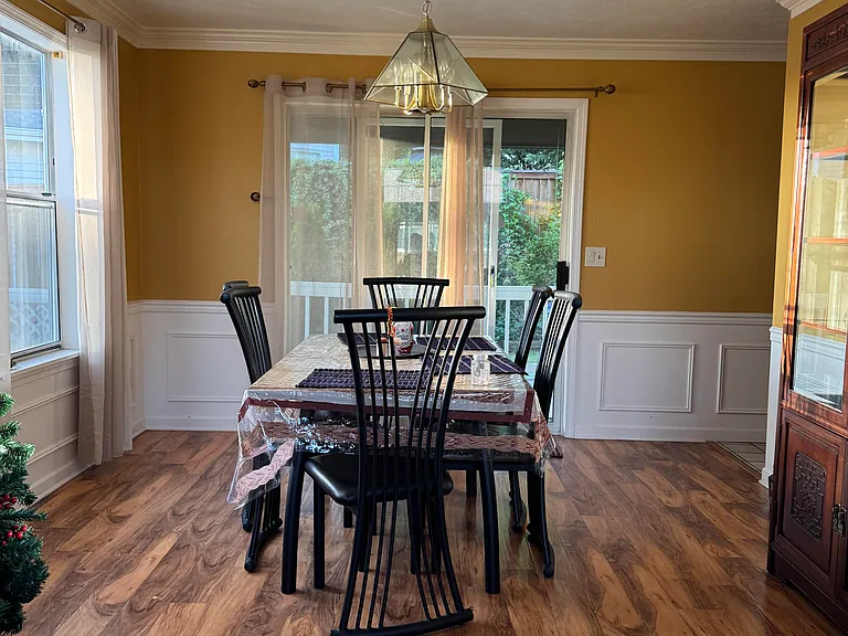 Dinning room table