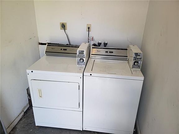 5th image of 1085 NE 34th St #2