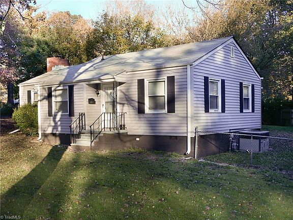 3rd image of 2620 Shady Lawn Dr