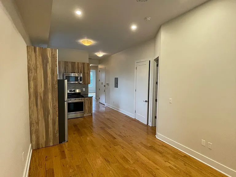 235 51st St #3 — Photo 6