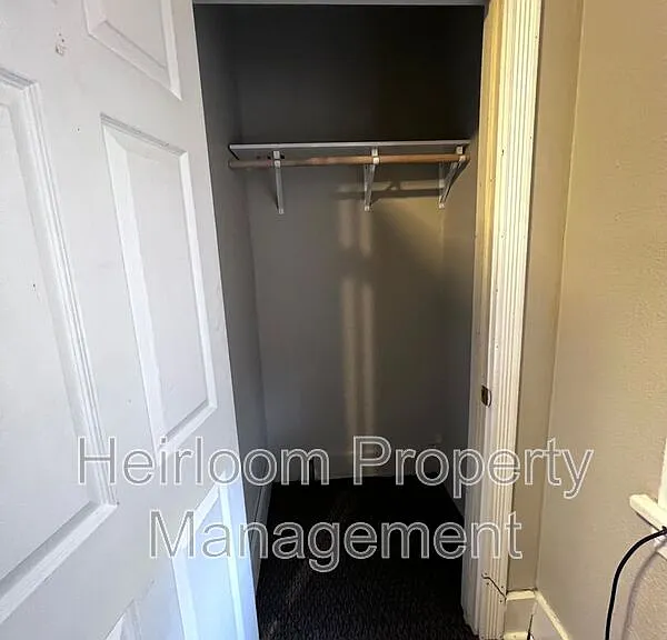 924 E 6th St #3 — Photo 14