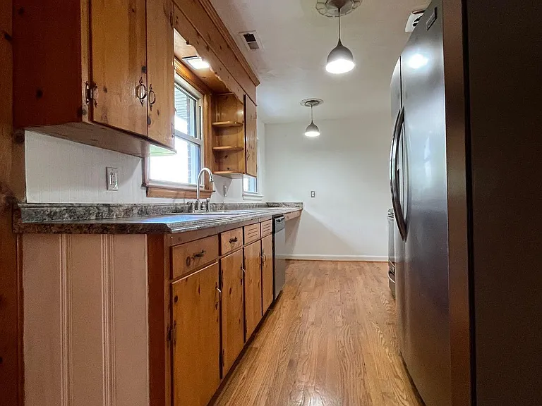 2641 Parkview Dr — Photo 4