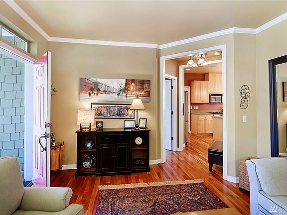 3rd image of 19485 Jensen Way NE