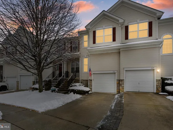 325 Huntington Dr, Delran, NJ 08075