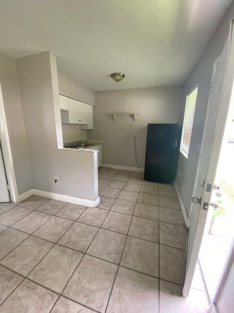 1st image of 501 SW 4th Ave APT 2