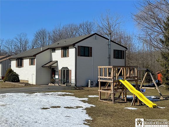 2nd image of 820 Beach Rd