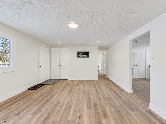 4th image of 9223 Lakeside Dr