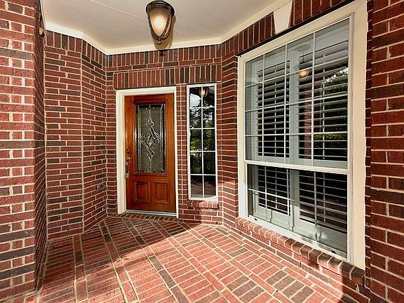 3rd image of 46 W French Oaks Cir