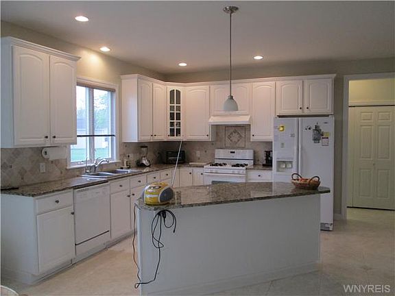 4th image of 8921 Connemara Ln