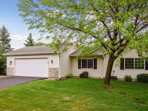 985 Carriage Hills Dr, Chaska, MN 55318
