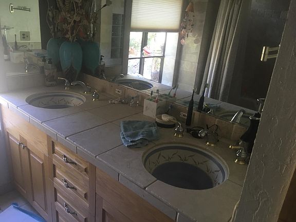 Downstairs bath has zacuzzi bathtub