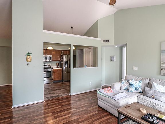 4th image of 9952 Edgewood Ln Unit C