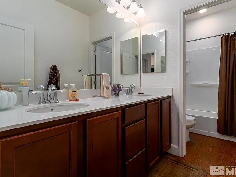 9341 Pond Ct — Photo 8