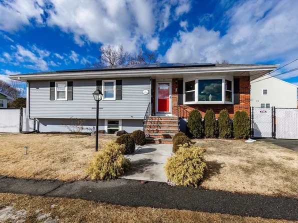 15 Richie Rd, Revere, MA 02151