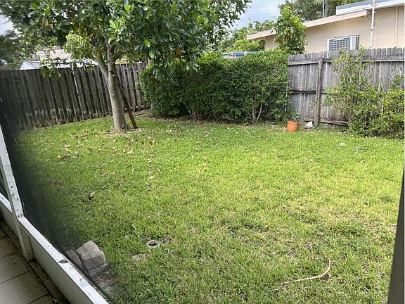 4th image of 518 SE 1st St