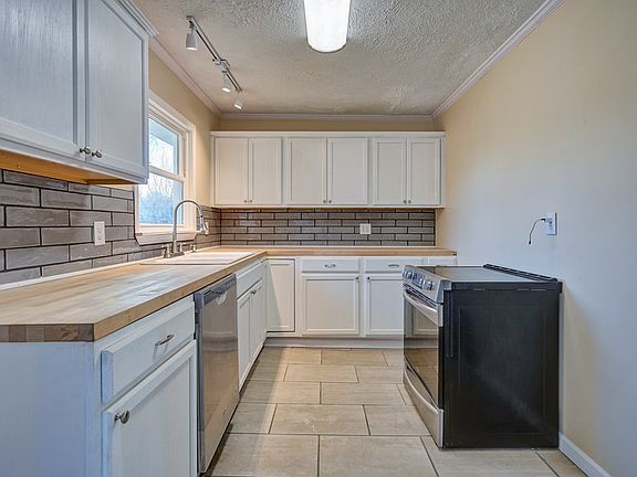 4th image of 426 Arnold St