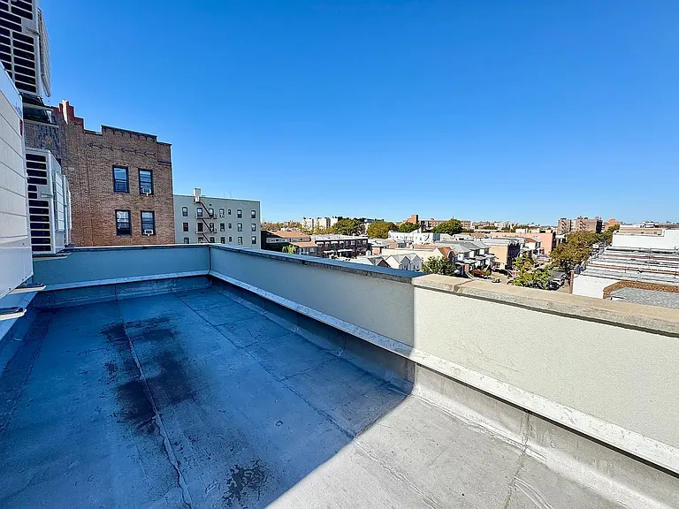 1595 W 9th St #4 — Photo 8