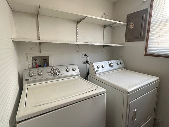 4th image of 1924 Nautilus Ln