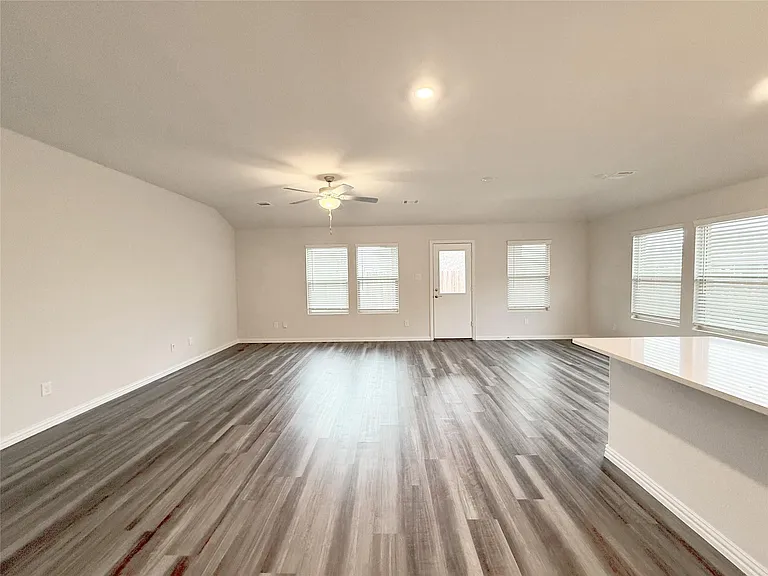 1909 Canyon Ln — Photo 8