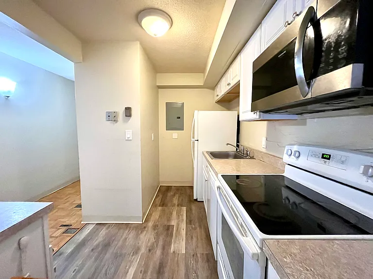 1025 Hancock St #G — Photo 10