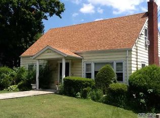 41 North Ave, Northport, NY 11768
