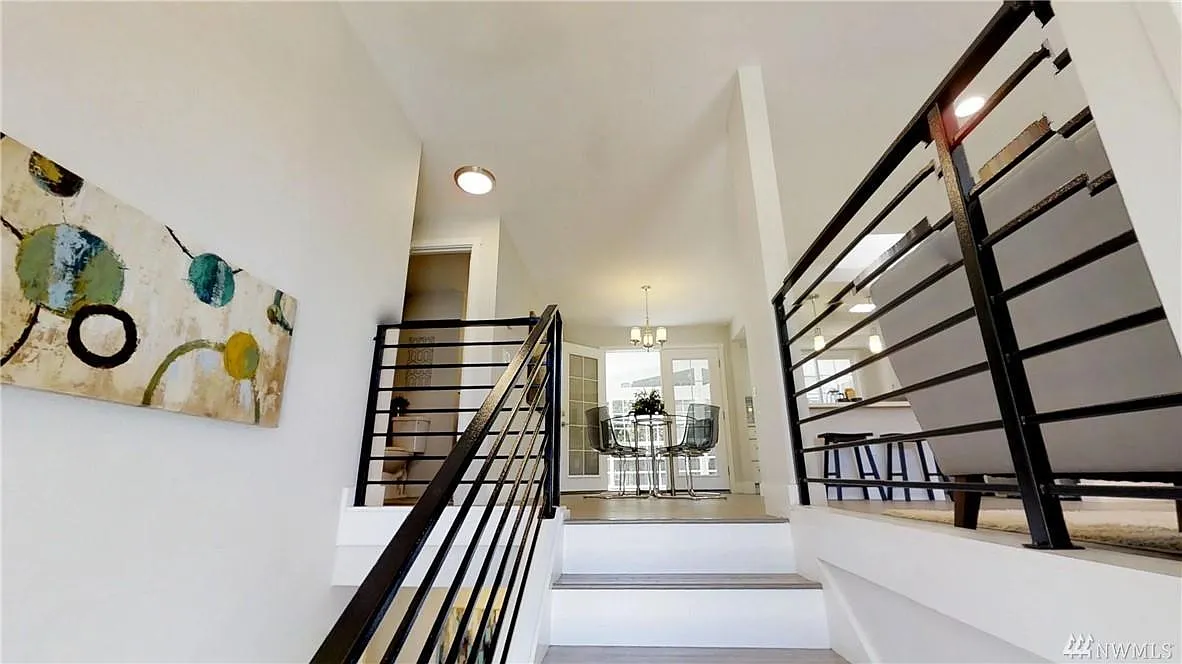 5 bed, 2140 sqft, $4,500 — Photo 2