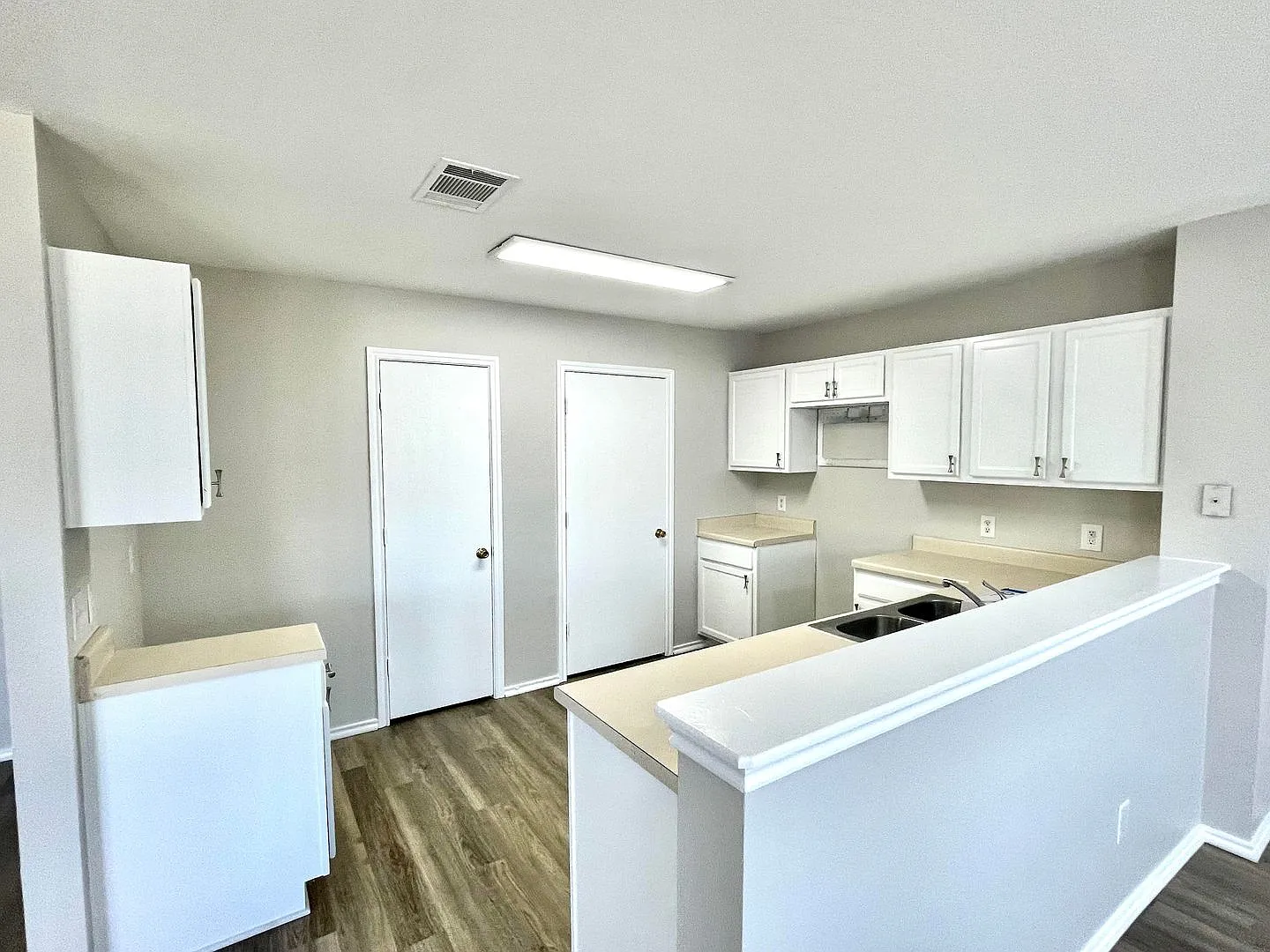 Four Bedroom House for Lease in Manor! — Photo 4