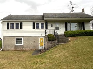 1058 Neider Rd, Phelps, NY 14532